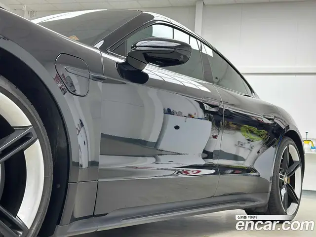 Porsche Taycan 2021 0.1 автомат (гидро), миниатюра 6