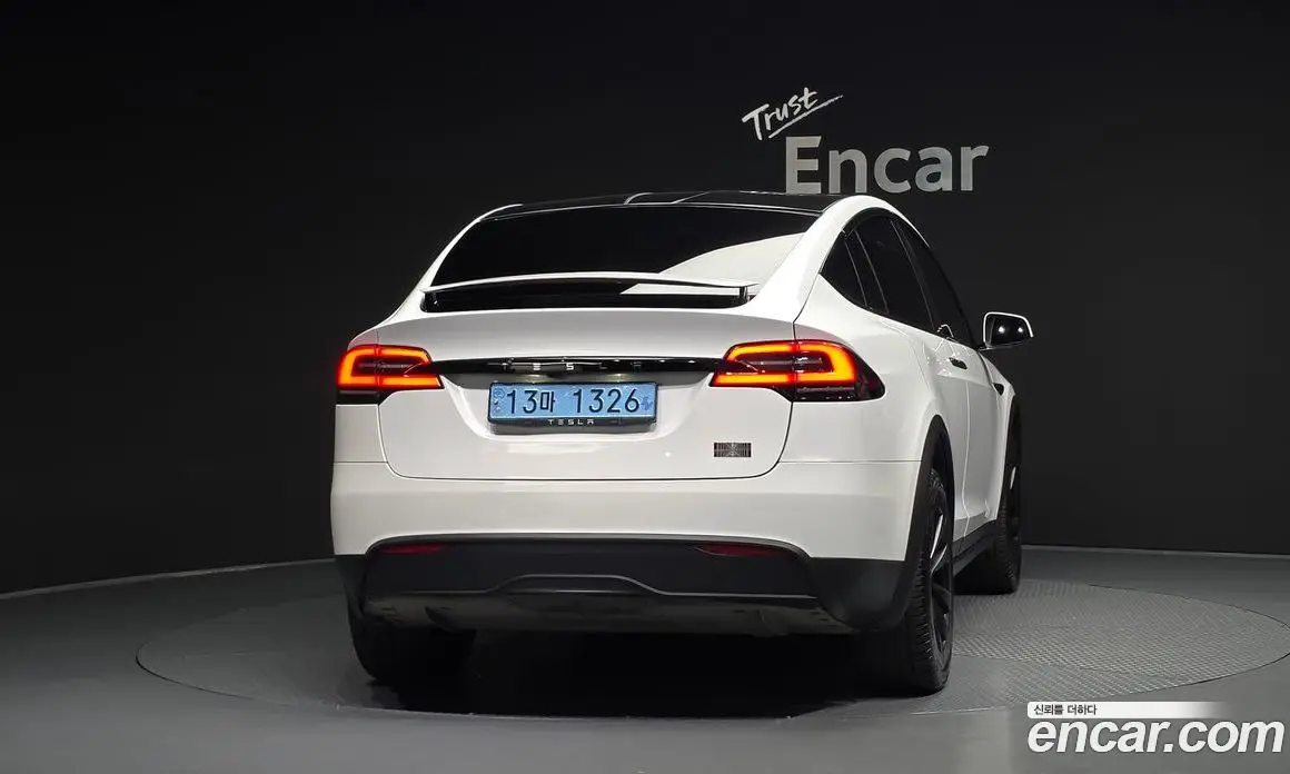 Tesla Model X 2023 0.3 автомат (гидро), фото 4