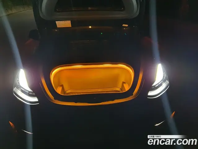 Tesla Model Y 2022 автомат (гидро), миниатюра 3