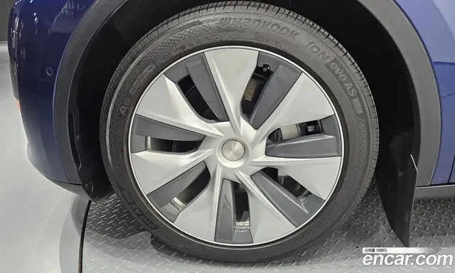 Tesla Model Y 2022 0.2 автомат (гидро), миниатюра 5