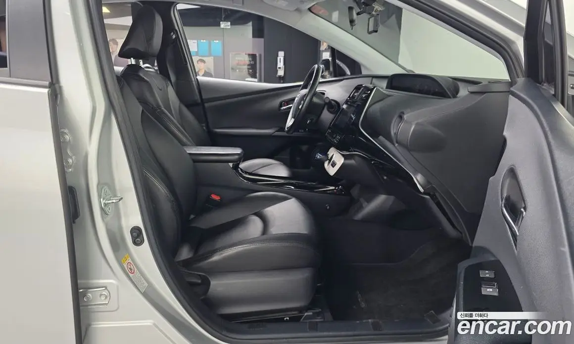 Toyota Prius 2017 1.8 автомат (гидро), фото 11