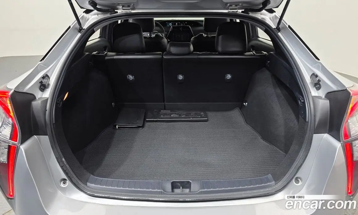 Toyota Prius 2017 1.8 автомат (гидро), фото 20