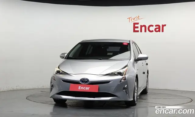Toyota Prius 2017 1.8 автомат (гидро), миниатюра 3