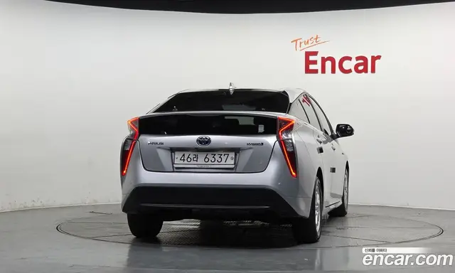 Toyota Prius 2017 1.8 автомат (гидро), миниатюра 4