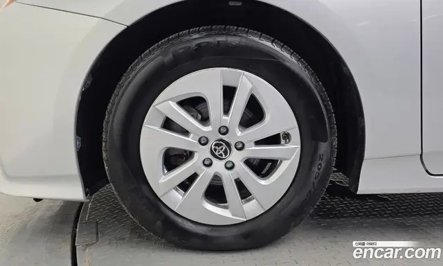 Toyota Prius 2017 1.8 автомат (гидро), миниатюра 5