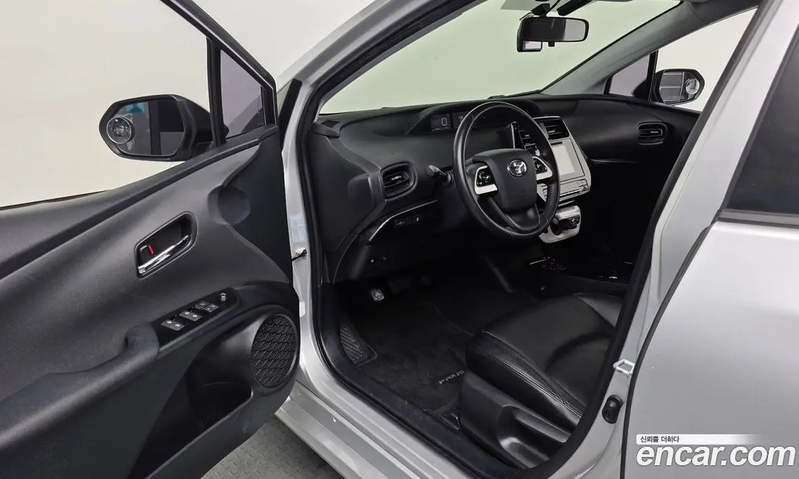 Toyota Prius 2017 1.8 автомат (гидро), фото 10