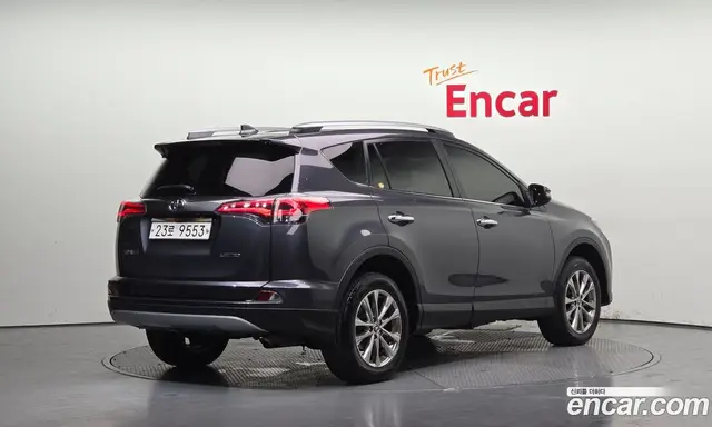 Toyota RAV4 2017 2.5 автомат (гидро), миниатюра 2