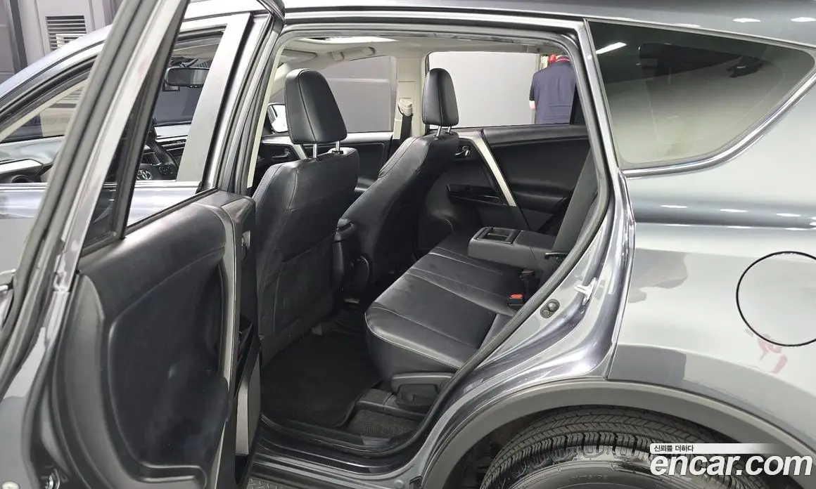 Toyota RAV4 2017 2.5 автомат (гидро), фото 11