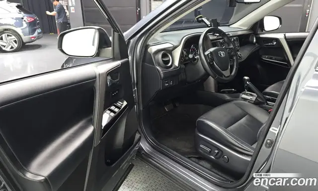 Toyota RAV4 2017 2.5 автомат (гидро), миниатюра 10