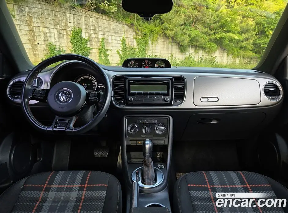 Volkswagen Beatle 2015 2.0 автомат (гидро), фото 14 Volkswagen Beatle 2015 2.0 автомат (гидро), фото 14