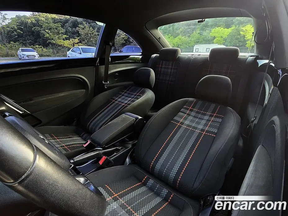 Volkswagen Beatle 2015 2.0 автомат (гидро), фото 15 Volkswagen Beatle 2015 2.0 автомат (гидро), фото 15