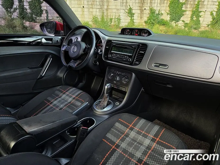 Volkswagen Beatle 2015 2.0 автомат (гидро), фото 16 Volkswagen Beatle 2015 2.0 автомат (гидро), фото 16