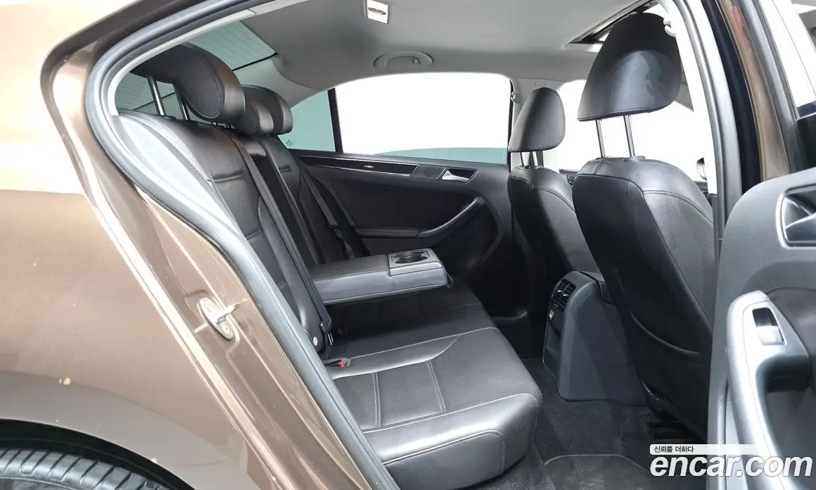 Volkswagen Jetta 2015 2.0 автомат (гидро), фото 16