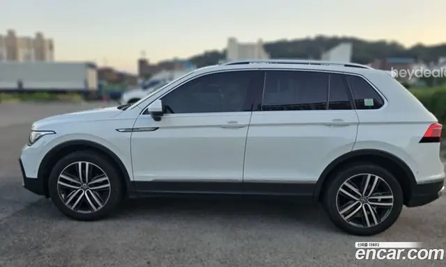 Volkswagen Tiguan 2022 2.0 автомат (гидро), миниатюра 3