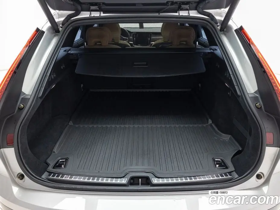 Volvo V90 2023 2.0 автомат (гидро), фото 19