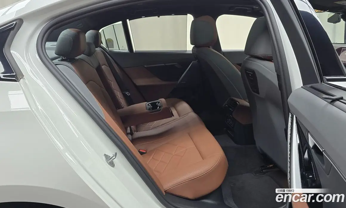 BMW 5 серия 2025 2.0 автомат (гидро), фото 16