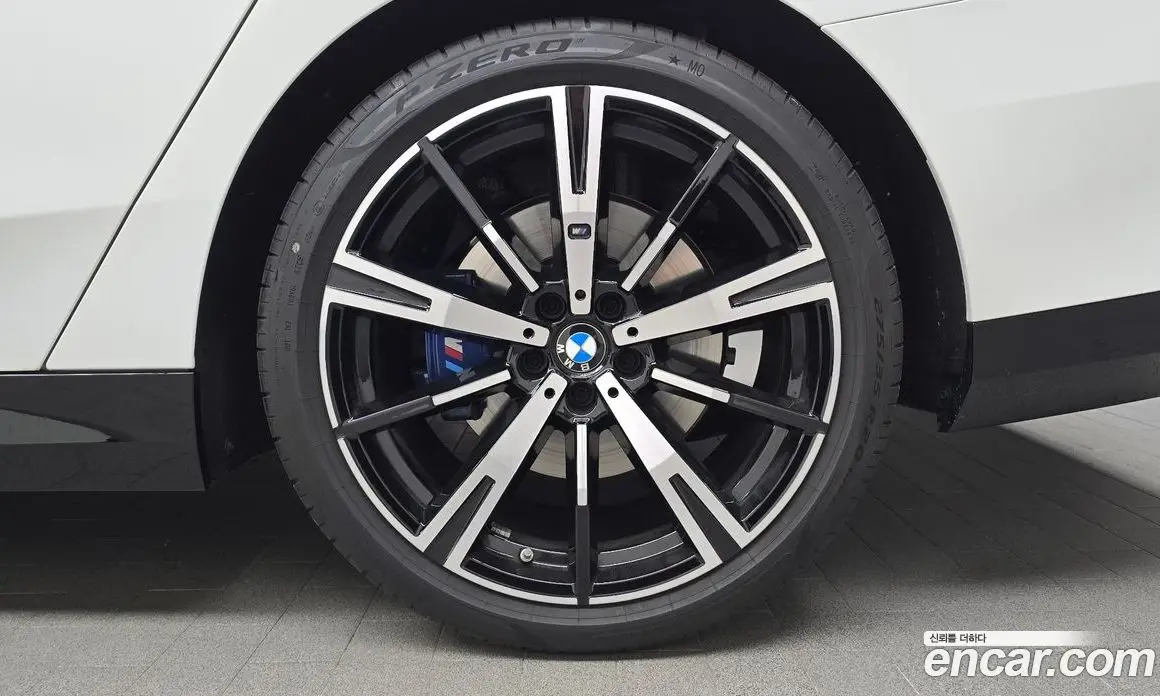 BMW 5 серия 2025 2.0 автомат (гидро), фото 6