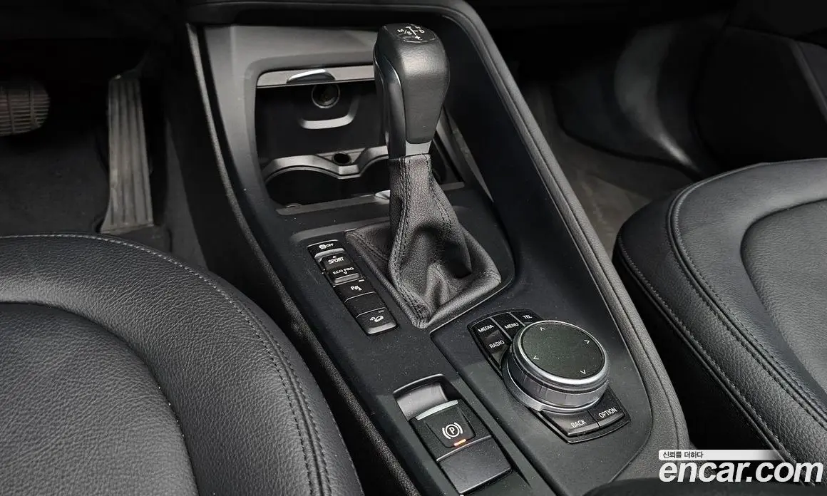 BMW X1 2017 2.0 автомат (гидро), фото 12