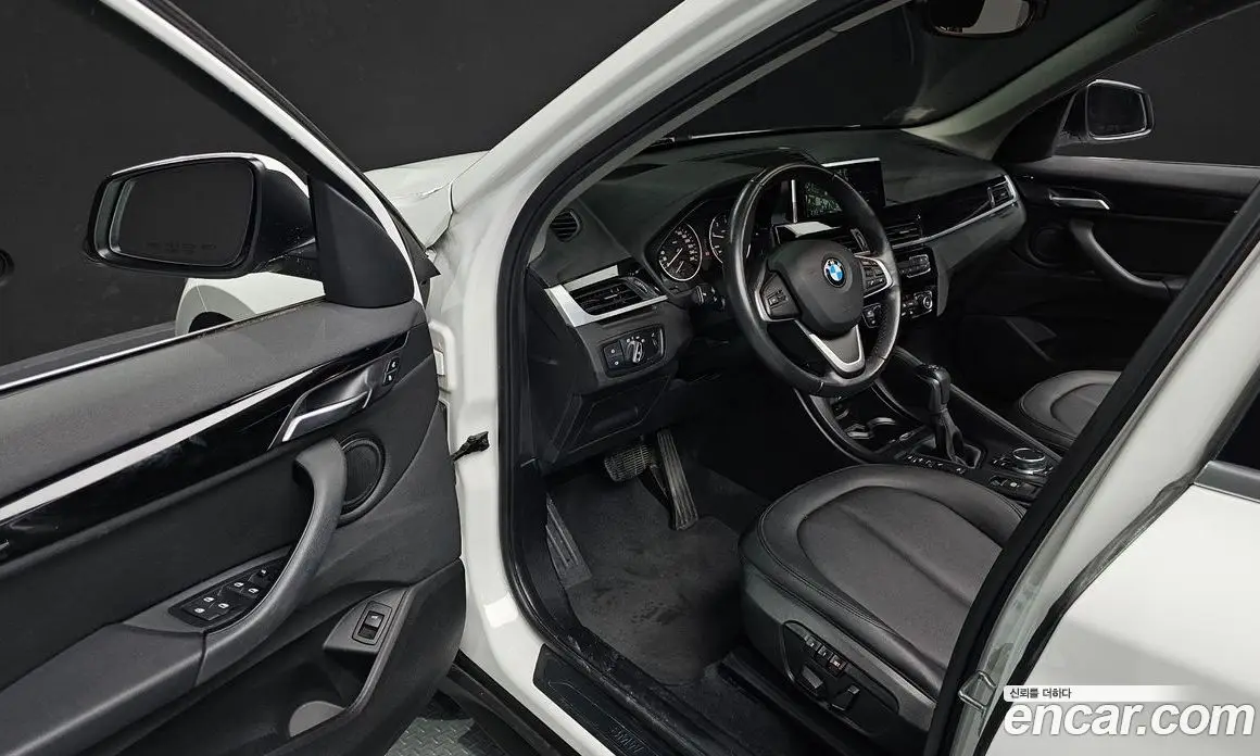 BMW X1 2017 2.0 автомат (гидро), фото 13