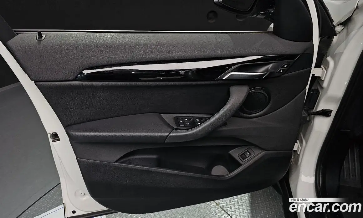 BMW X1 2017 2.0 автомат (гидро), фото 14