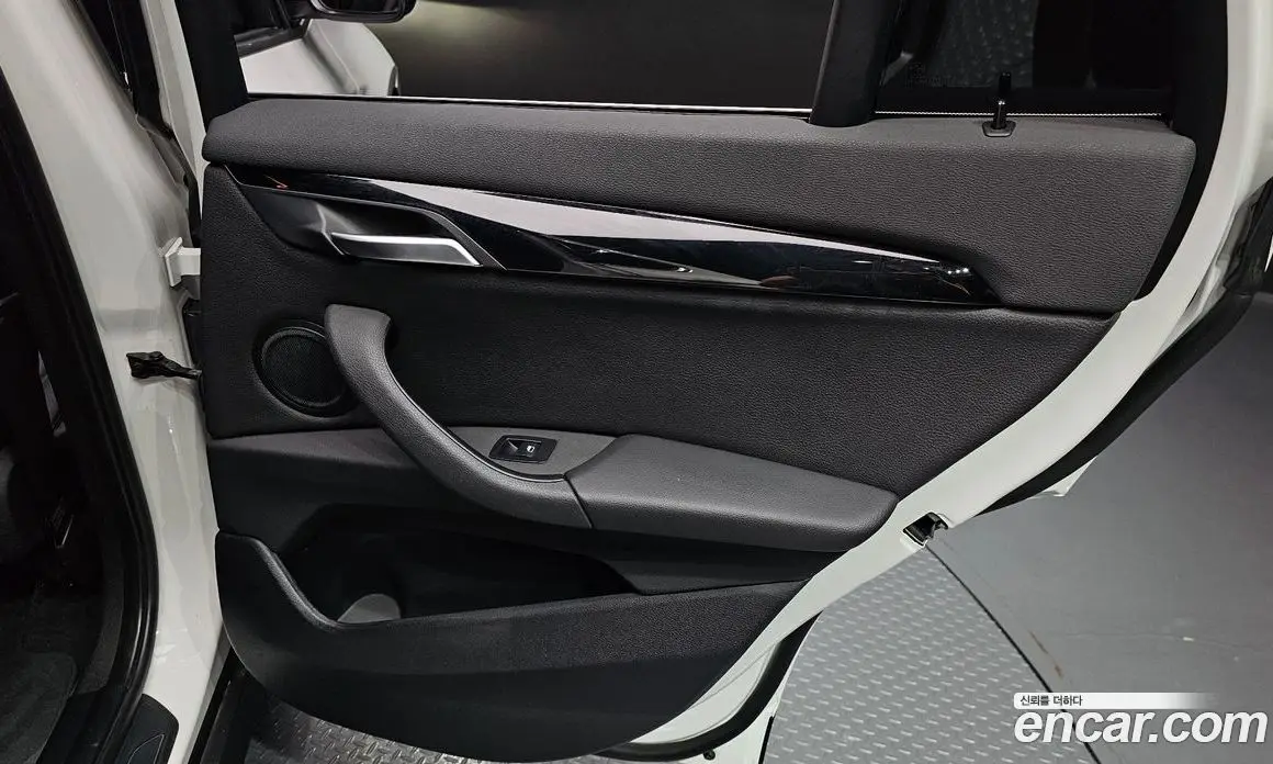 BMW X1 2017 2.0 автомат (гидро), фото 15