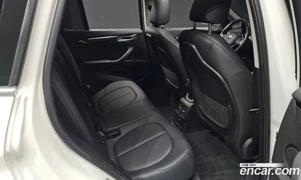 BMW X1 2017 2.0 автомат (гидро), фото 17