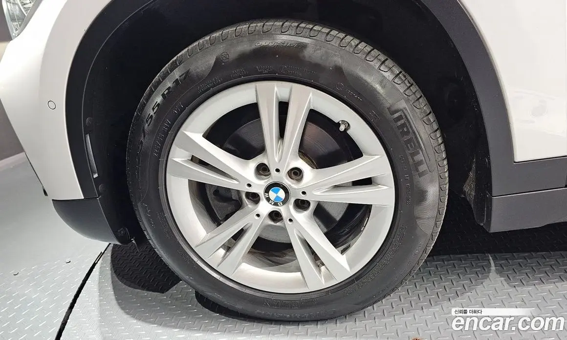 BMW X1 2017 2.0 автомат (гидро), фото 5