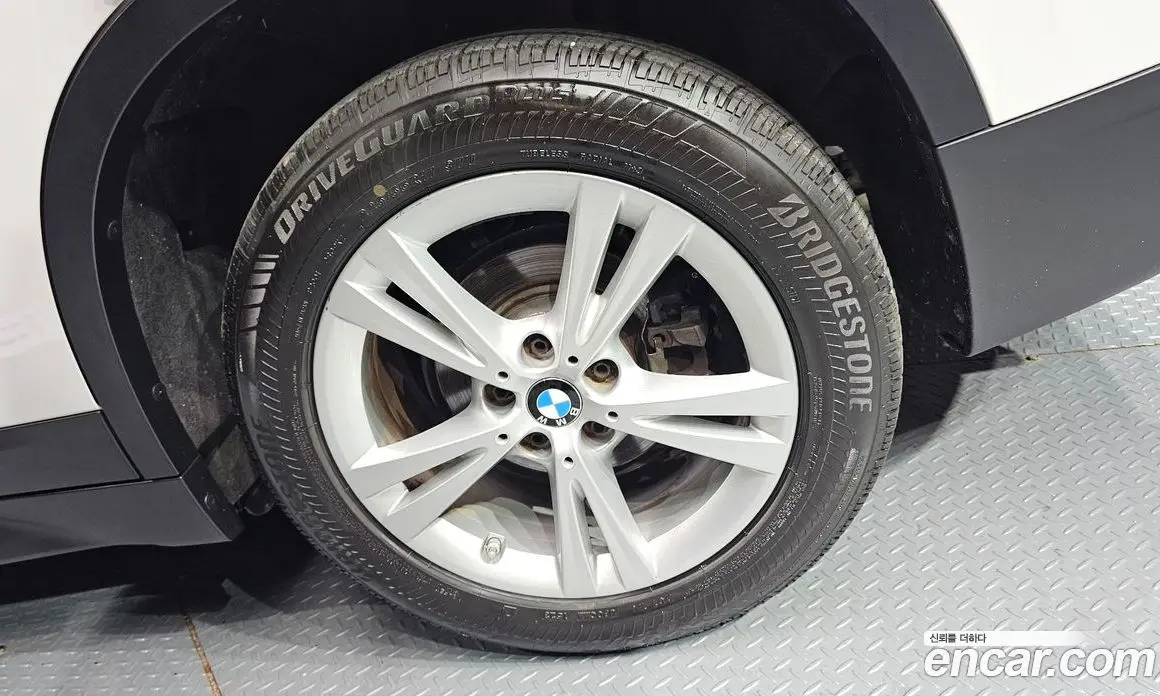 BMW X1 2017 2.0 автомат (гидро), фото 7