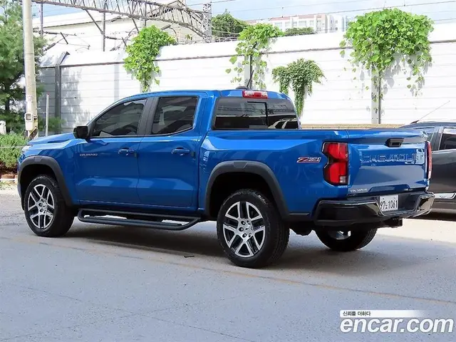 Chevrolet Colorado 2024 2.7 автомат (гидро), миниатюра 3