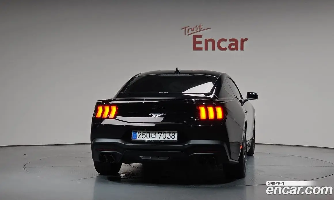 Ford Mustang 2024 2.3 автомат (гидро), фото 4