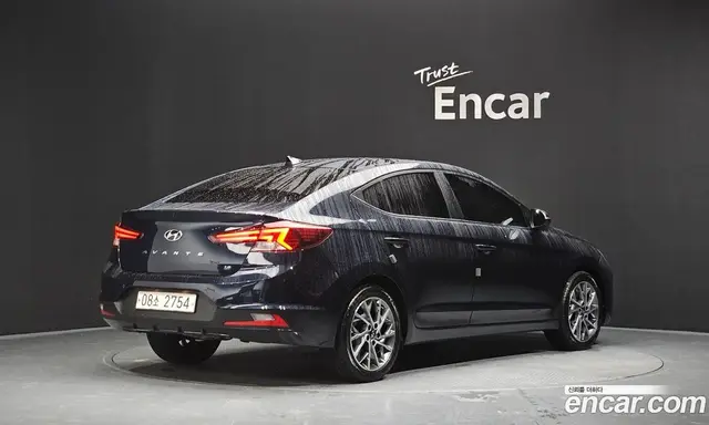 Hyundai Avante 2018 1.6 автомат (гидро), миниатюра 2