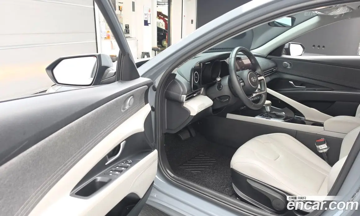 Hyundai Avante 2021 1.6 автомат (гидро), фото 13
