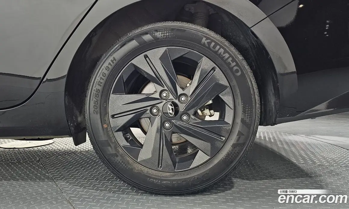 Hyundai Avante 2022 1.6 автомат (гидро), фото 7