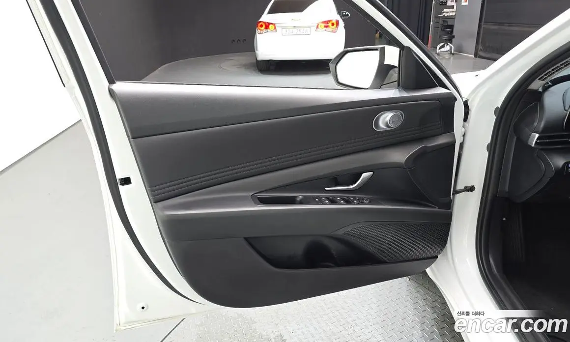 Hyundai Avante 2023 1.6 автомат (гидро), фото 14