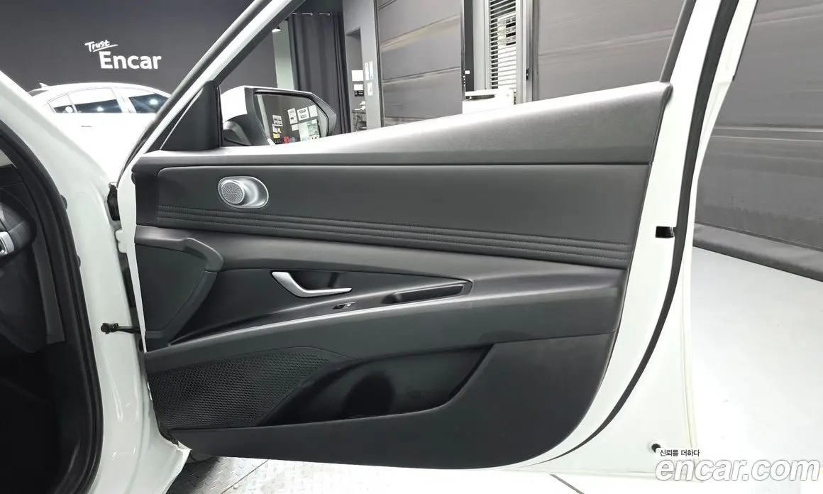 Hyundai Avante 2023 1.6 автомат (гидро), фото 15