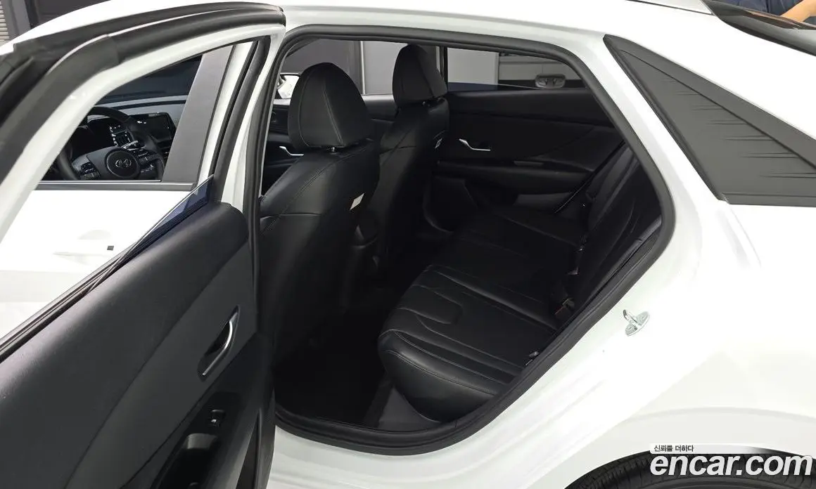 Hyundai Avante 2023 1.6 автомат (гидро), фото 17