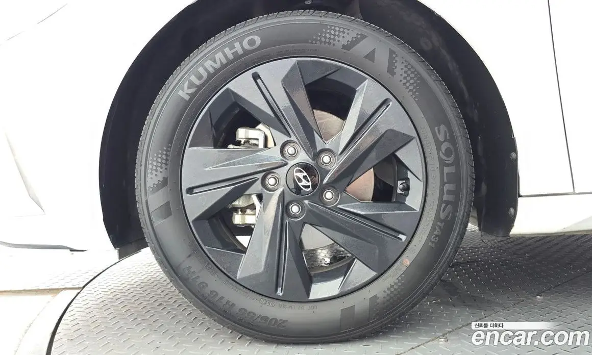 Hyundai Avante 2023 1.6 автомат (гидро), фото 5