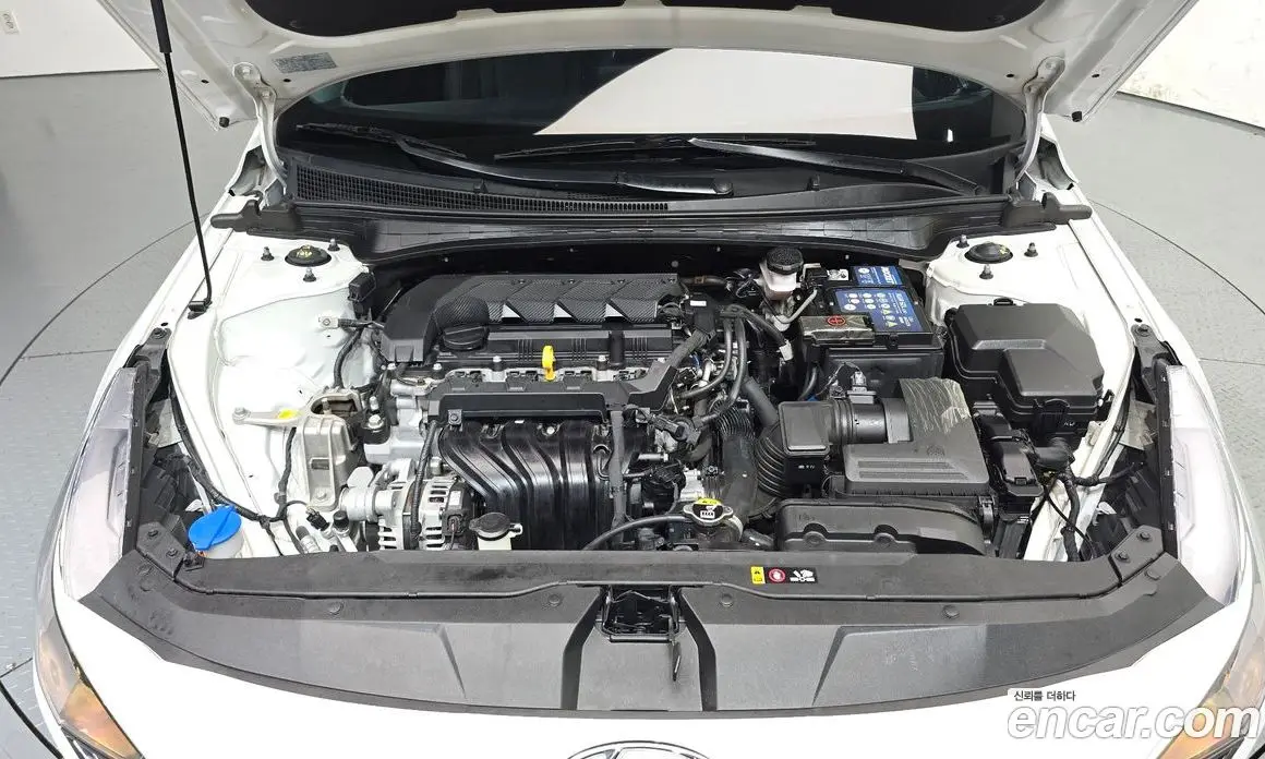 Hyundai Avante 2023 1.6 автомат (гидро), фото 6