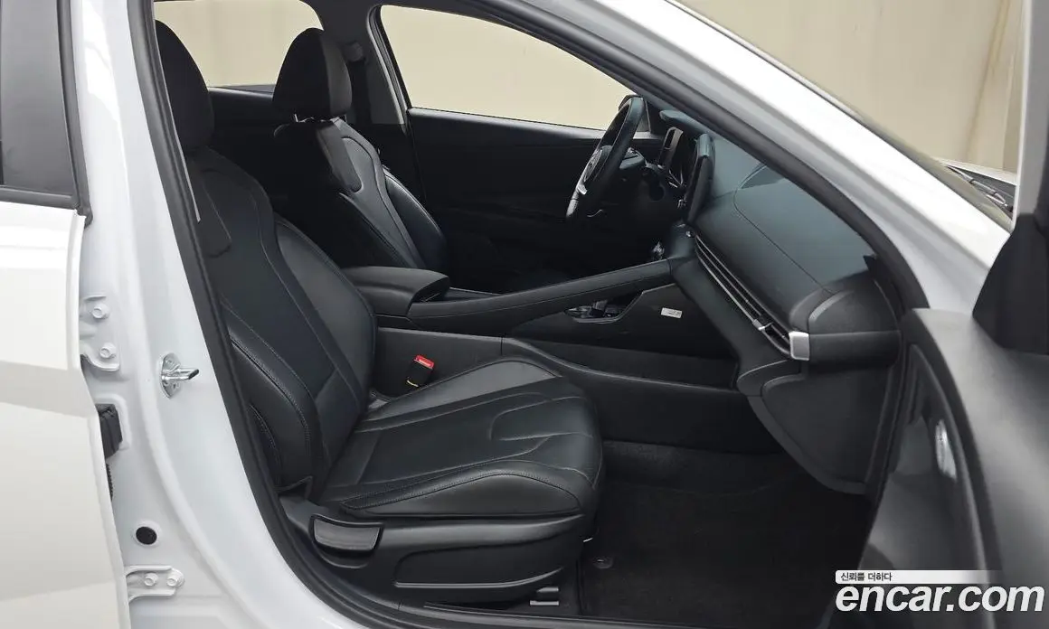 Hyundai Avante 2023 1.6 автомат (гидро), фото 11