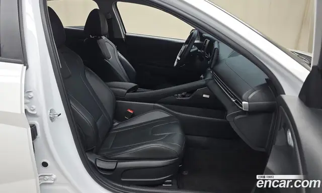 Hyundai Avante 2023 1.6 автомат (гидро), миниатюра 11