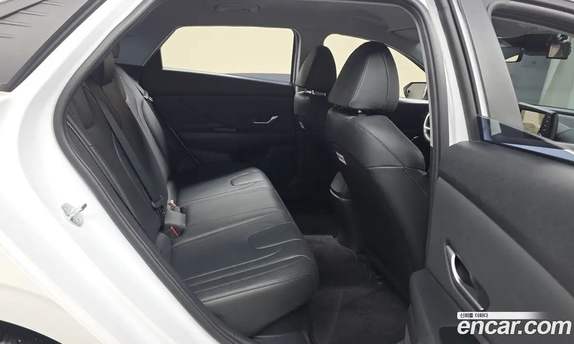 Hyundai Avante 2023 1.6 автомат (гидро), фото 12