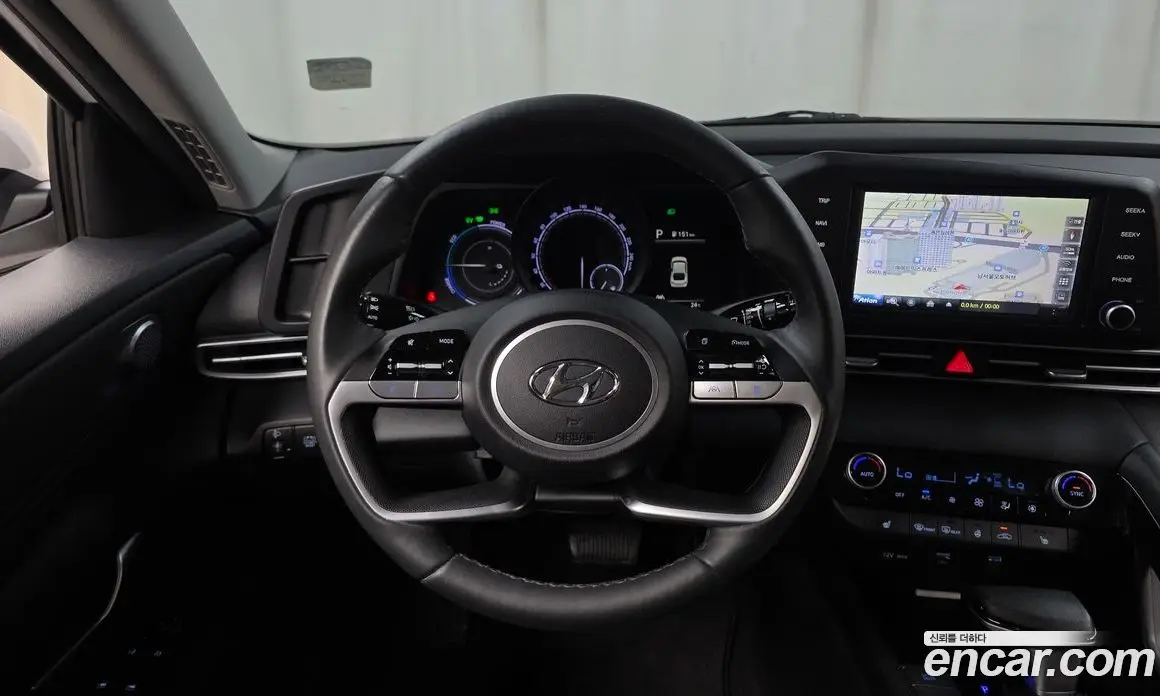 Hyundai Avante 2023 1.6 автомат (гидро), фото 13