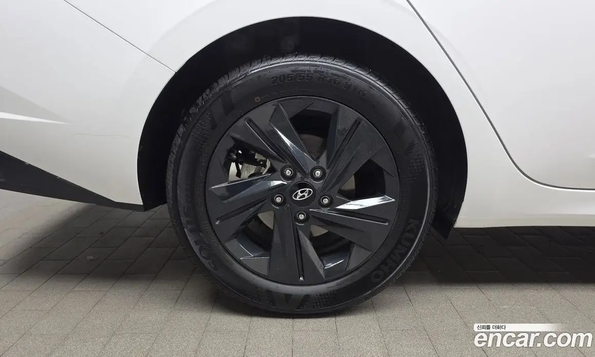 Hyundai Avante 2023 1.6 автомат (гидро), фото 5