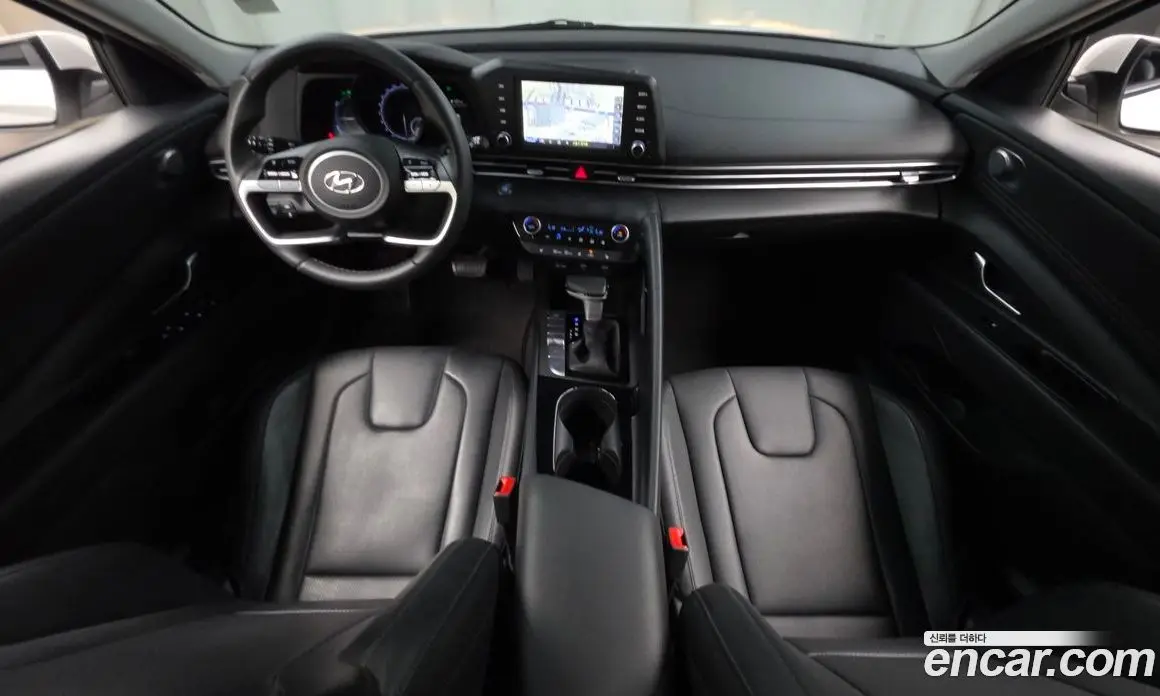 Hyundai Avante 2023 1.6 автомат (гидро), фото 7