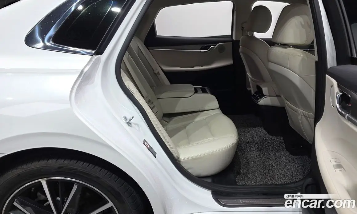 Hyundai Grandeur 2022 2.5 автомат (гидро), фото 17