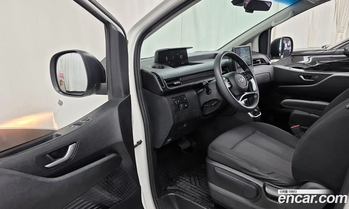 Hyundai Staria 2022 2.2 автомат (гидро), фото 13