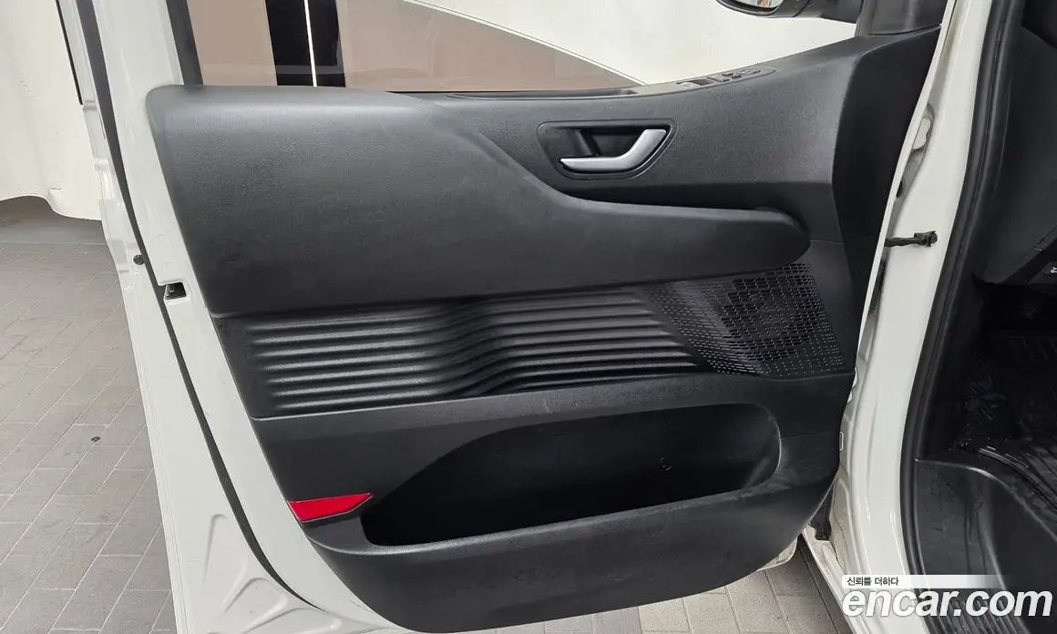 Hyundai Staria 2022 2.2 автомат (гидро), фото 14