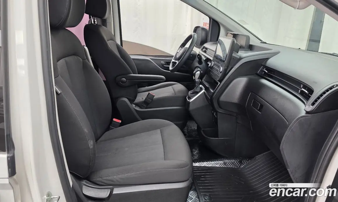 Hyundai Staria 2022 2.2 автомат (гидро), фото 16