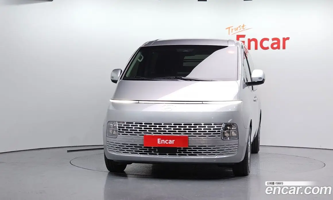Hyundai Staria 2025 2.2 автомат (гидро), фото 3