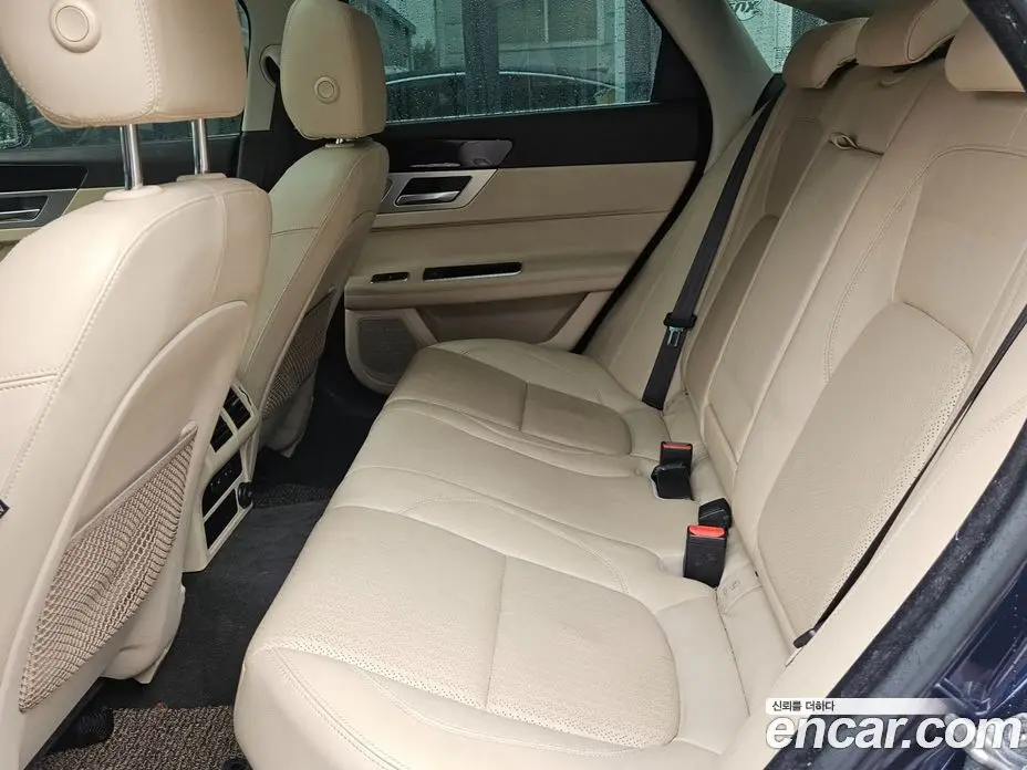 Jaguar XF 2017 2.0 автомат (гидро), фото 10